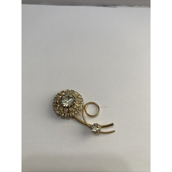 Sparkly White Rhinestone Flower Brooch With Smoky Solitaire Accent On Goldtone - Picture 3 of 4